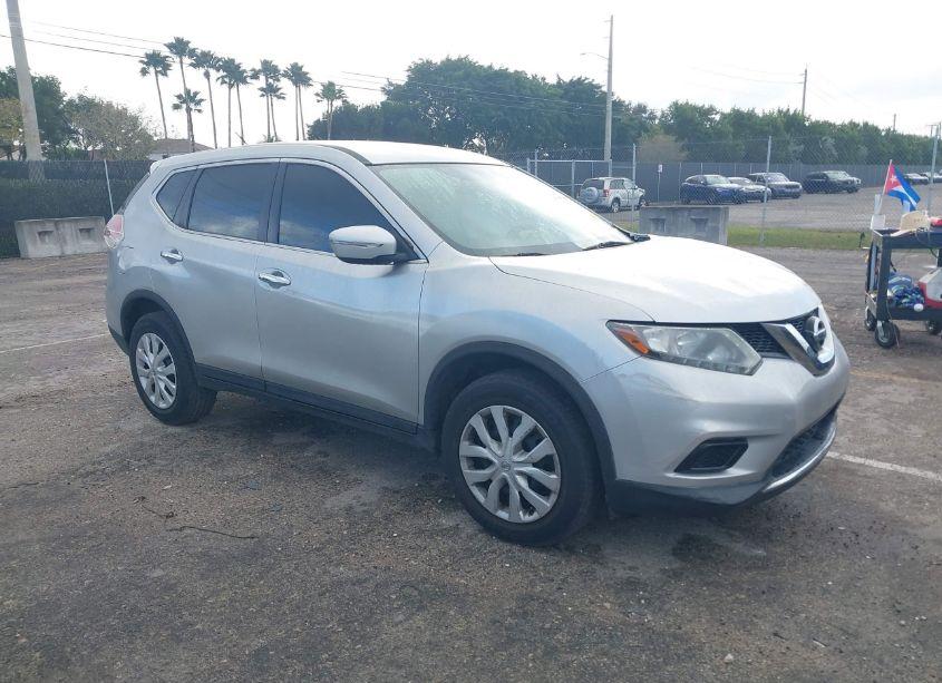 2015 Nissan Rogue S (VIN 5N1AT2MT9FC814565) main photo