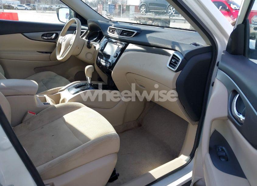 Photo 5 of 2015 Nissan Rogue SV (VIN 5N1AT2MT9FC924810)