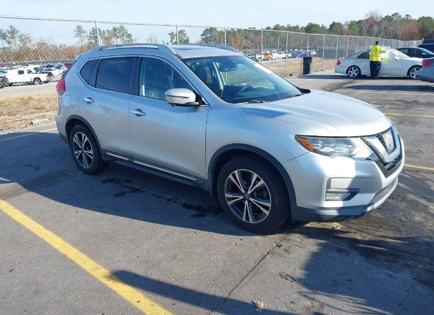 2017 Nissan Rogue SL (VIN 5N1AT2MT9HC753155) main photo