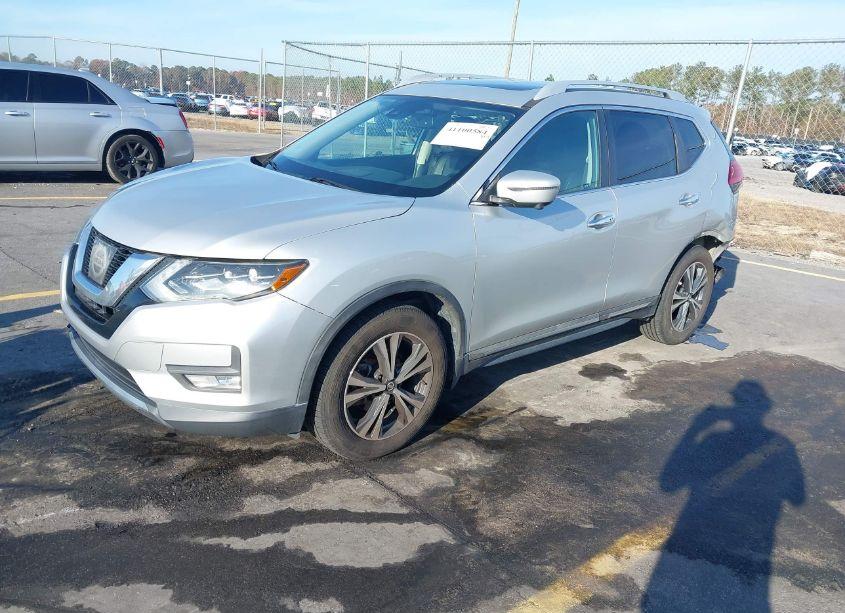 Photo 2 of 2017 Nissan Rogue SL (VIN 5N1AT2MT9HC753155)