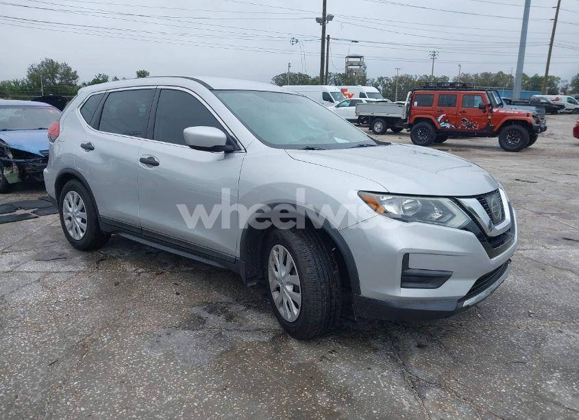 2017 Nissan Rogue S (VIN 5N1AT2MT9HC862702) main photo