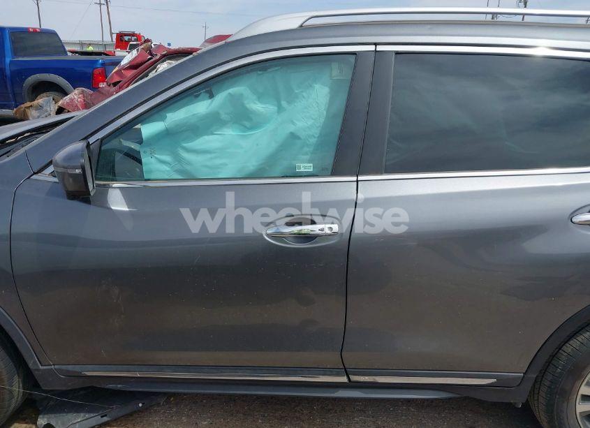 Photo 15 of 2018 Nissan Rogue SL (VIN 5N1AT2MT9JC735261)