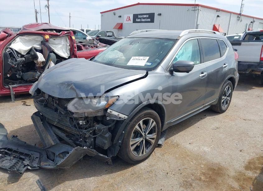 Photo 2 of 2018 Nissan Rogue SL (VIN 5N1AT2MT9JC735261)