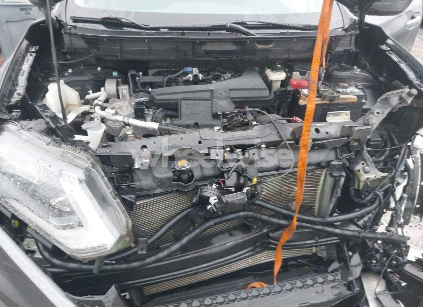 Photo 10 of 2018 Nissan Rogue SV (VIN 5N1AT2MT9JC740976)