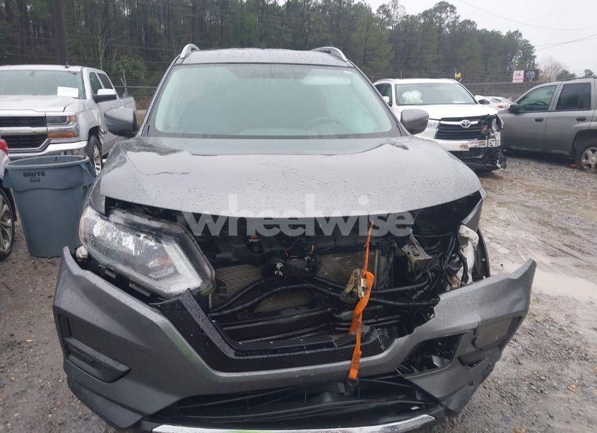 Photo 13 of 2018 Nissan Rogue SV (VIN 5N1AT2MT9JC740976)