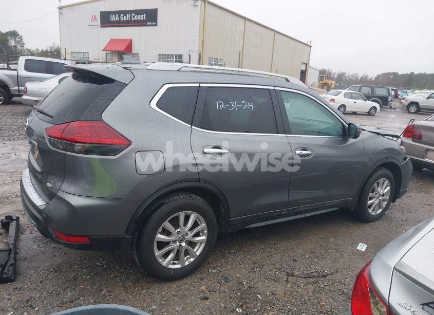 Photo 14 of 2018 Nissan Rogue SV (VIN 5N1AT2MT9JC740976)