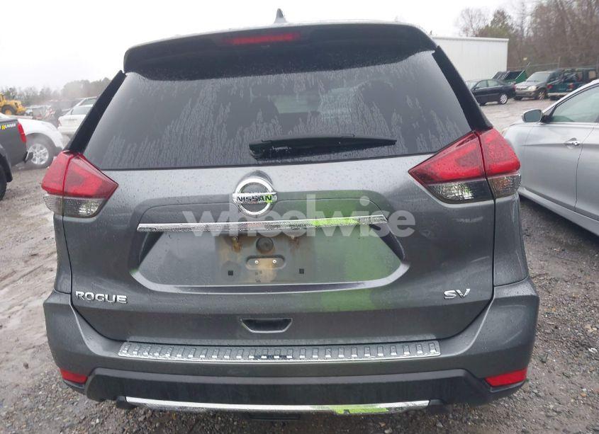 Photo 17 of 2018 Nissan Rogue SV (VIN 5N1AT2MT9JC740976)