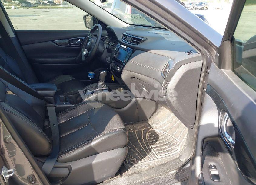 Photo 5 of 2018 Nissan Rogue SL (VIN 5N1AT2MT9JC834646)