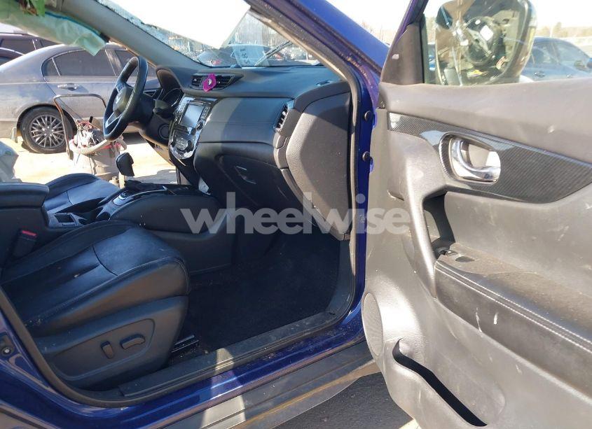 Photo 5 of 2019 Nissan Rogue SL (VIN 5N1AT2MT9KC743362)