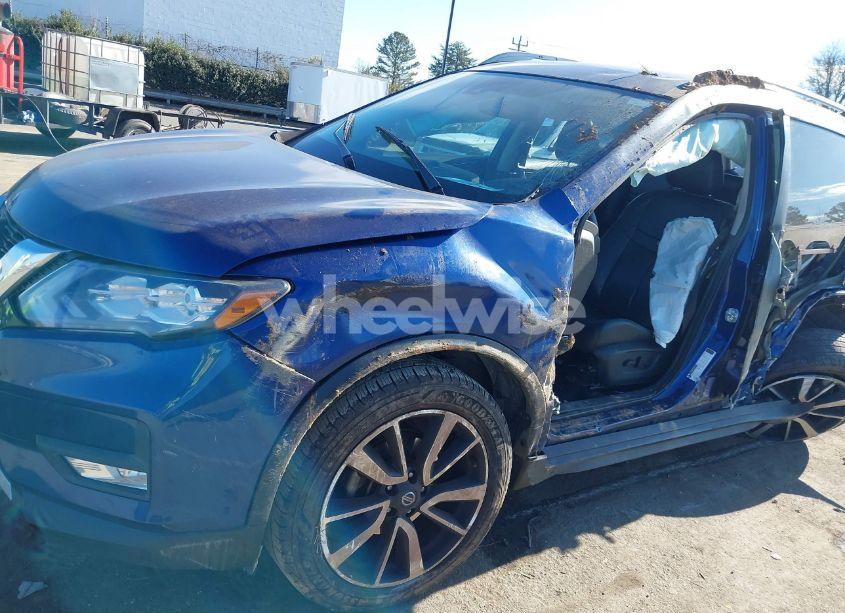 Photo 6 of 2019 Nissan Rogue SL (VIN 5N1AT2MT9KC743362)