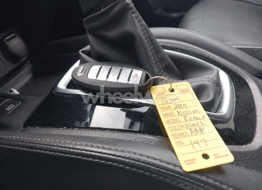 Photo 11 of 2019 Nissan Rogue SL (VIN 5N1AT2MT9KC749923)