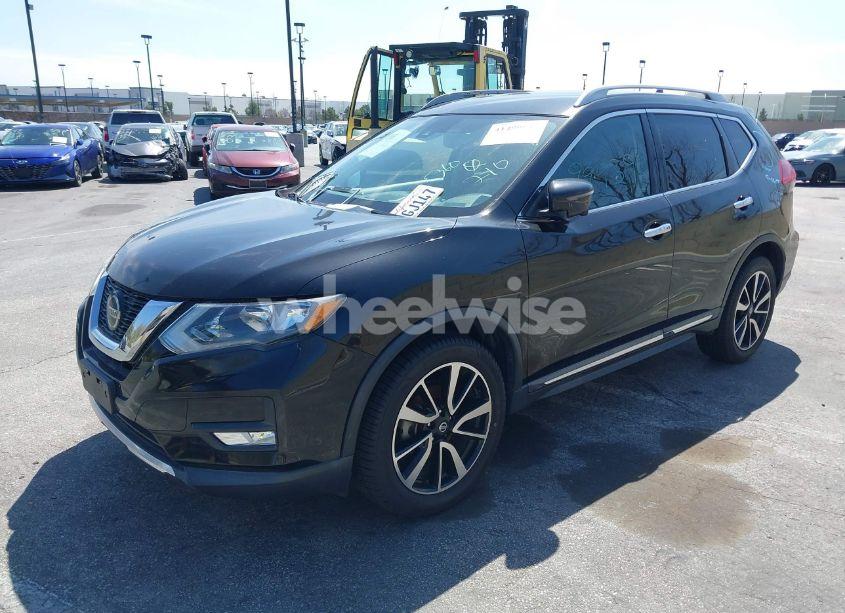 Photo 2 of 2019 Nissan Rogue SL (VIN 5N1AT2MT9KC749923)