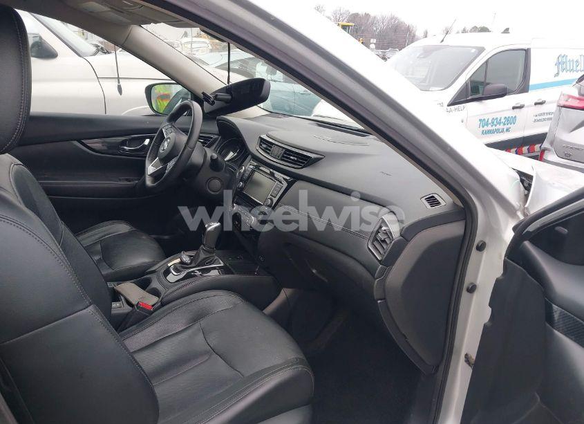 Photo 5 of 2019 Nissan Rogue SL (VIN 5N1AT2MT9KC753020)