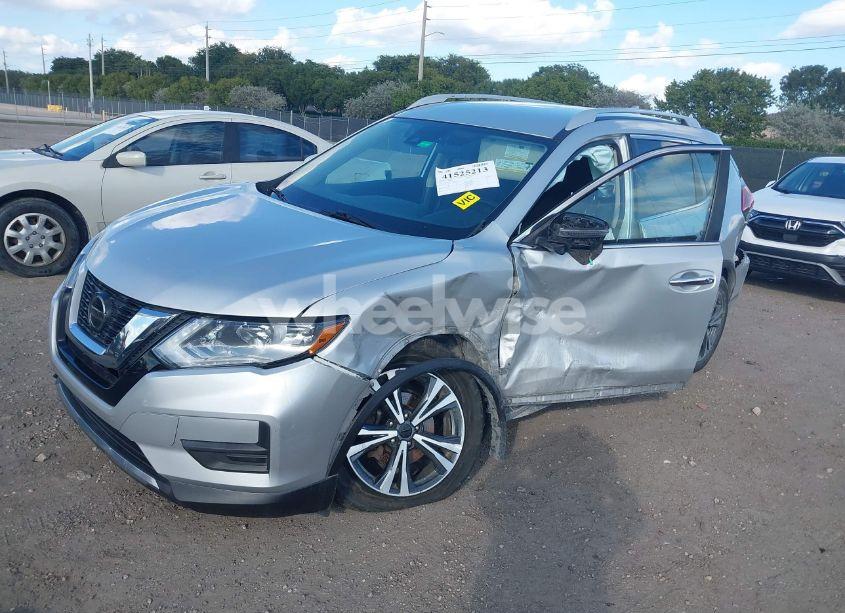 Photo 2 of 2019 Nissan Rogue SV (VIN 5N1AT2MT9KC789466)