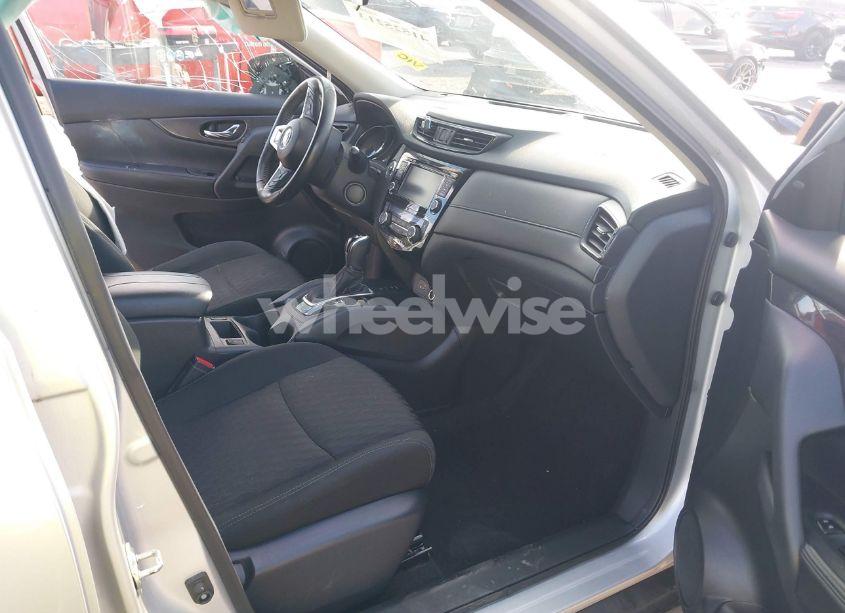 Photo 5 of 2019 Nissan Rogue SV (VIN 5N1AT2MT9KC789466)