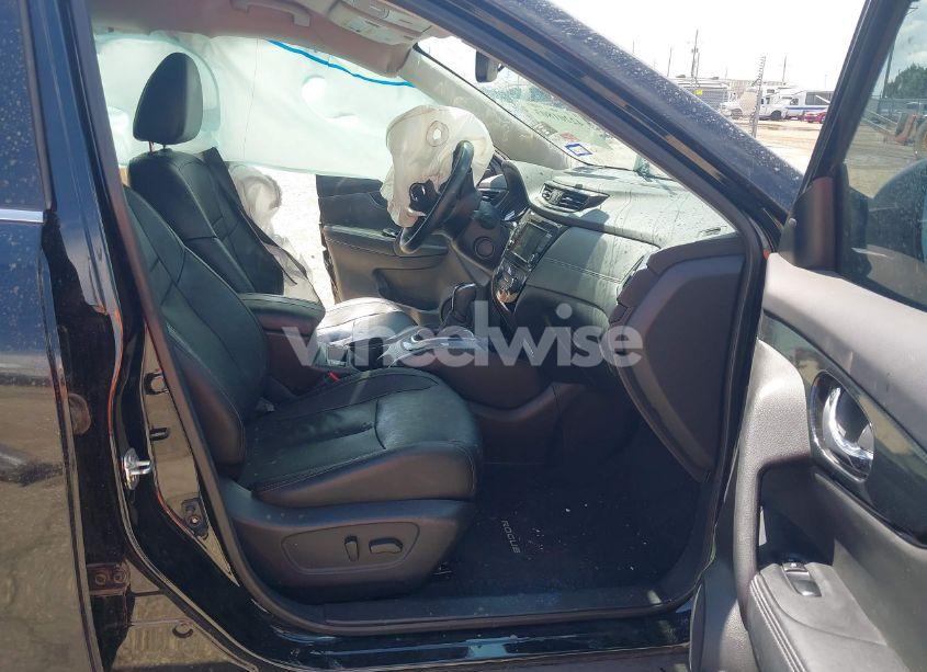 Photo 5 of 2019 Nissan Rogue SL (VIN 5N1AT2MT9KC791900)