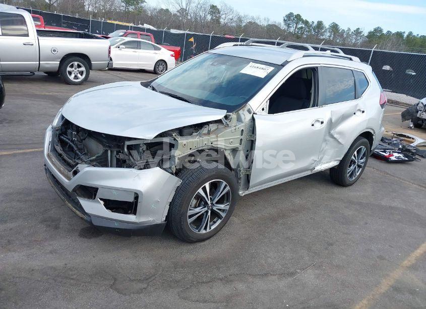 Photo 2 of 2019 Nissan Rogue SV (VIN 5N1AT2MT9KC792304)