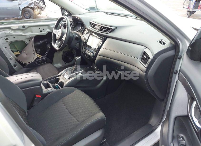 Photo 5 of 2019 Nissan Rogue SV (VIN 5N1AT2MT9KC792304)