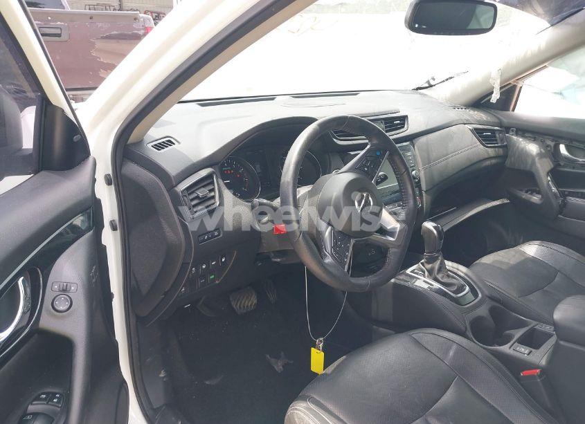 Photo 5 of 2020 Nissan Rogue SL FWD (VIN 5N1AT2MT9LC735022)