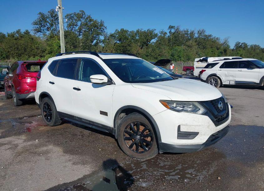 2017 Nissan Rogue SV (VIN 5N1AT2MTXHC758493) main photo