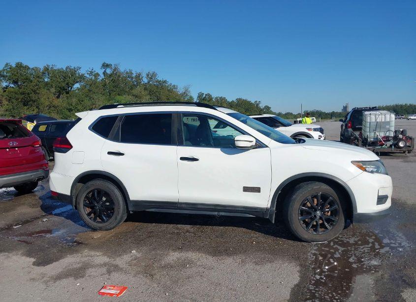 Photo 14 of 2017 Nissan Rogue SV (VIN 5N1AT2MTXHC758493)