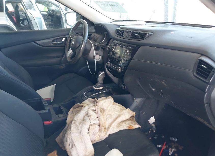 Photo 5 of 2017 Nissan Rogue SV (VIN 5N1AT2MTXHC758493)