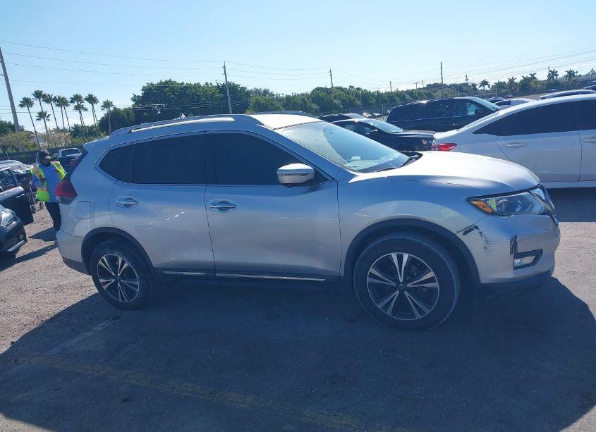 Photo 13 of 2018 Nissan Rogue SL (VIN 5N1AT2MTXJC738170)