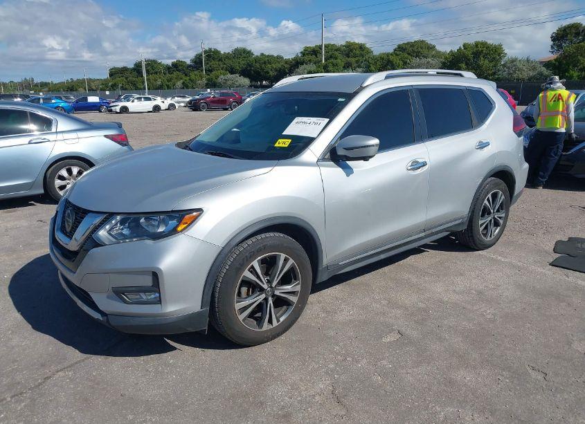 Photo 2 of 2018 Nissan Rogue SL (VIN 5N1AT2MTXJC738170)