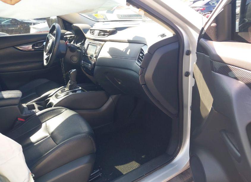 Photo 5 of 2018 Nissan Rogue SL (VIN 5N1AT2MTXJC738170)