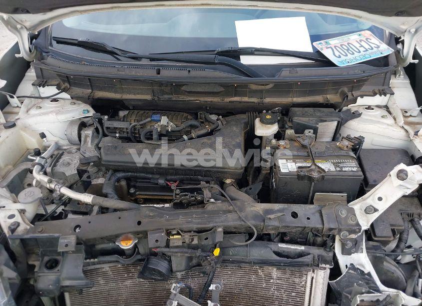 Photo 10 of 2018 Nissan Rogue S (VIN 5N1AT2MTXJC775798)