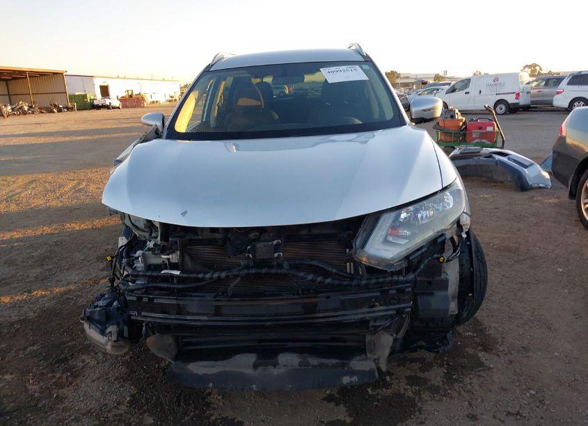 Photo 12 of 2018 Nissan Rogue SV (VIN 5N1AT2MTXJC796019)