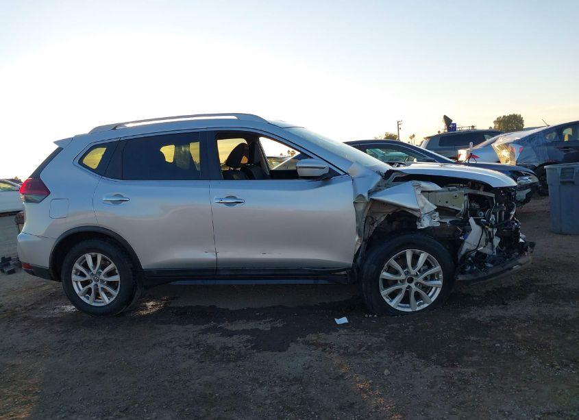 Photo 13 of 2018 Nissan Rogue SV (VIN 5N1AT2MTXJC796019)