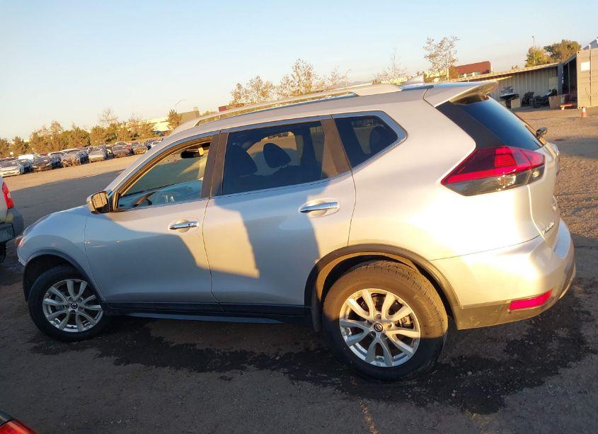 Photo 14 of 2018 Nissan Rogue SV (VIN 5N1AT2MTXJC796019)