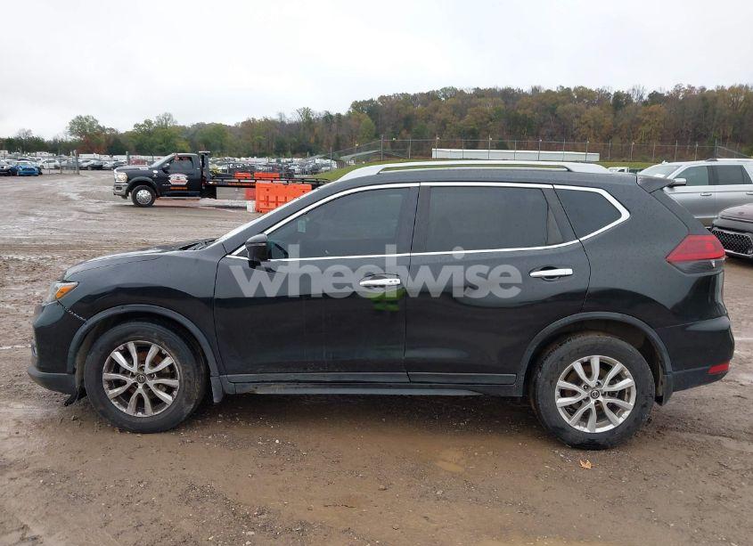 Photo 14 of 2018 Nissan Rogue SV (VIN 5N1AT2MTXJC833456)