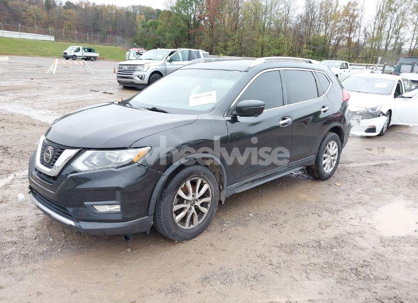 Photo 2 of 2018 Nissan Rogue SV (VIN 5N1AT2MTXJC833456)