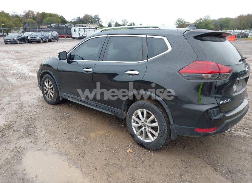 Photo 3 of 2018 Nissan Rogue SV (VIN 5N1AT2MTXJC833456)