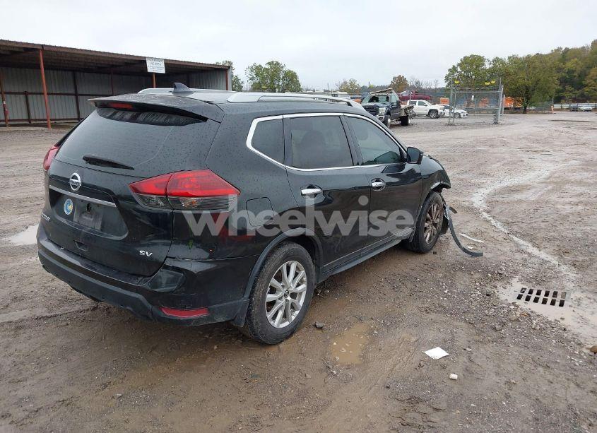 Photo 4 of 2018 Nissan Rogue SV (VIN 5N1AT2MTXJC833456)