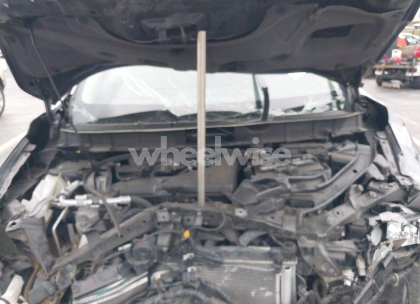 Photo 10 of 2018 Nissan Rogue SV (VIN 5N1AT2MTXJC834946)