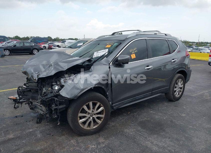 Photo 2 of 2018 Nissan Rogue SV (VIN 5N1AT2MTXJC834946)