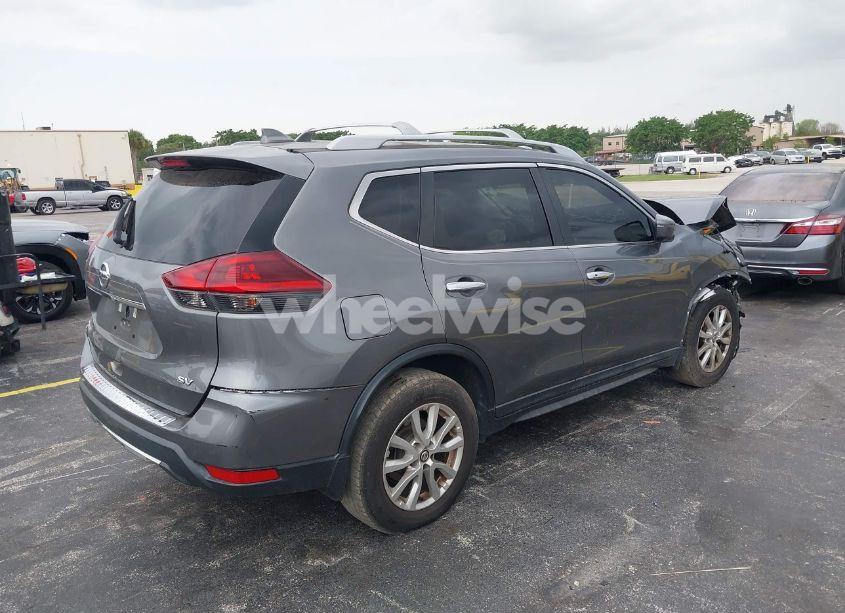 Photo 4 of 2018 Nissan Rogue SV (VIN 5N1AT2MTXJC834946)