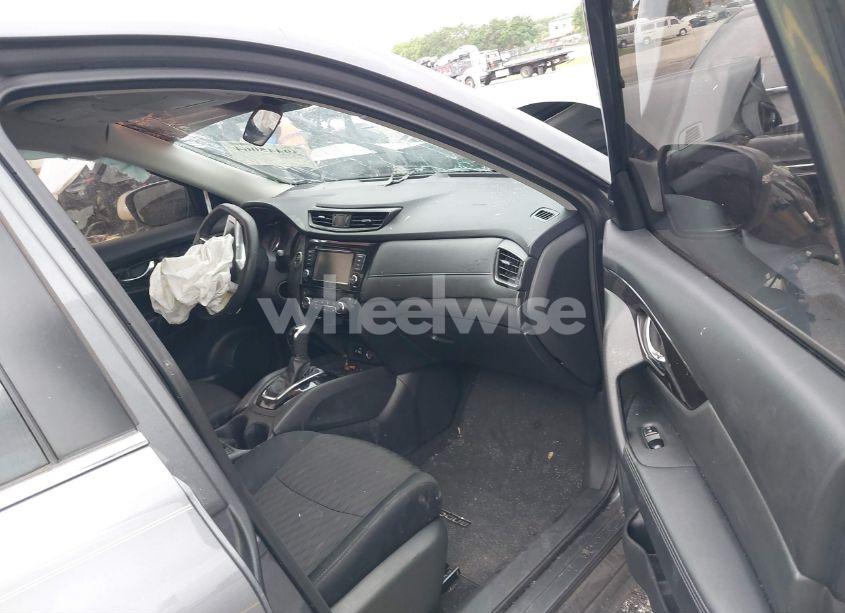 Photo 5 of 2018 Nissan Rogue SV (VIN 5N1AT2MTXJC834946)