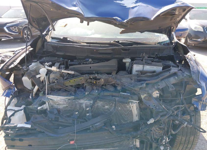 Photo 10 of 2019 Nissan Rogue SV (VIN 5N1AT2MTXKC717952)