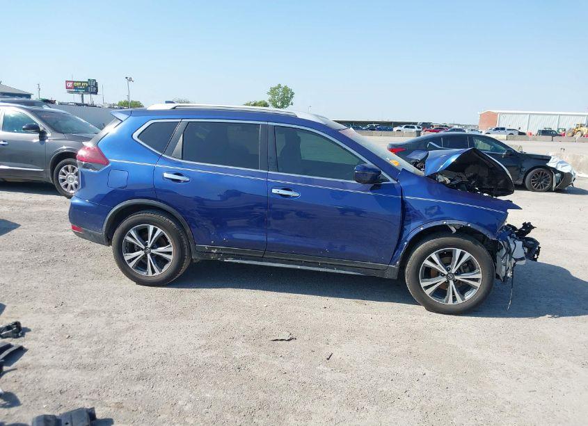 Photo 14 of 2019 Nissan Rogue SV (VIN 5N1AT2MTXKC717952)