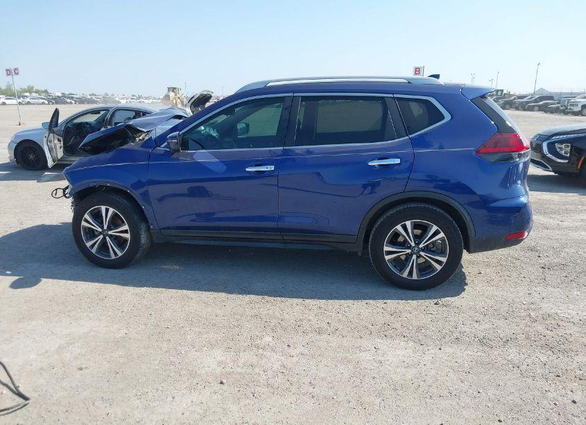 Photo 15 of 2019 Nissan Rogue SV (VIN 5N1AT2MTXKC717952)