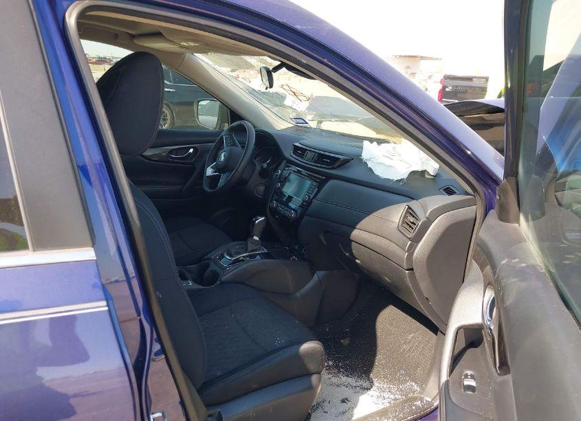 Photo 5 of 2019 Nissan Rogue SV (VIN 5N1AT2MTXKC717952)