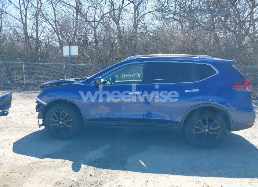 Photo 15 of 2019 Nissan Rogue SV (VIN 5N1AT2MTXKC748229)