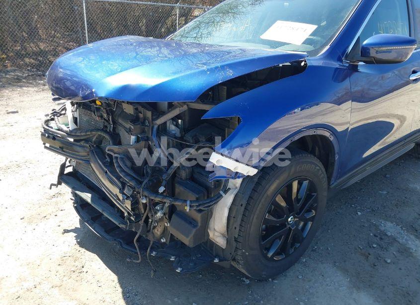 Photo 18 of 2019 Nissan Rogue SV (VIN 5N1AT2MTXKC748229)