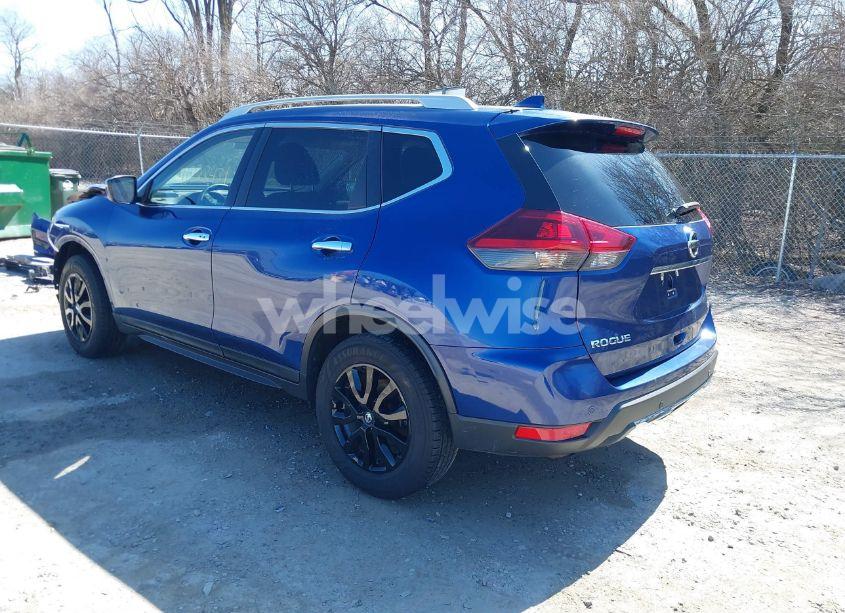 Photo 3 of 2019 Nissan Rogue SV (VIN 5N1AT2MTXKC748229)