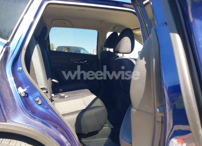 Photo 8 of 2019 Nissan Rogue SV (VIN 5N1AT2MTXKC748229)