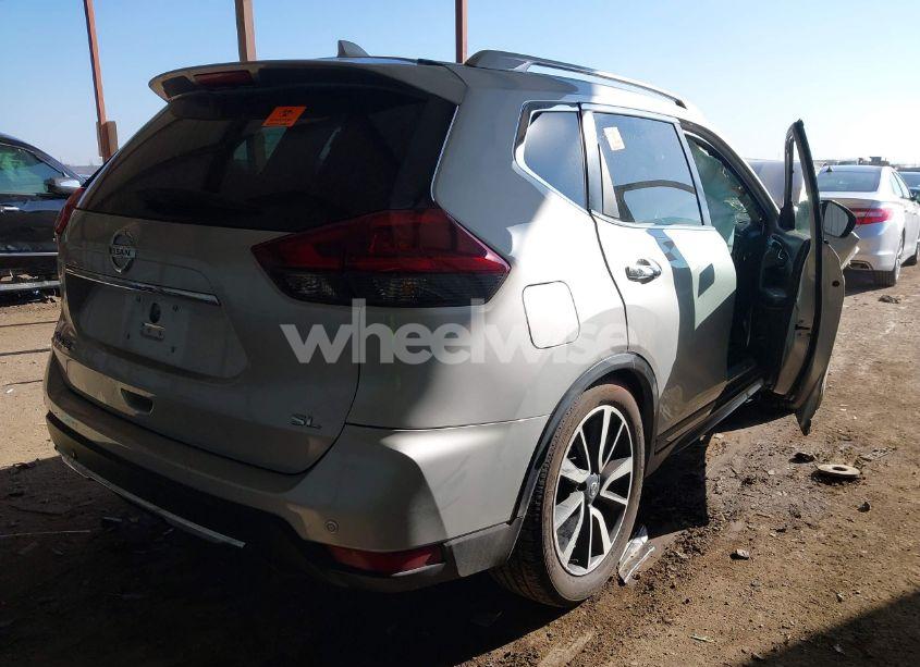 Photo 4 of 2019 Nissan Rogue SL (VIN 5N1AT2MTXKC762051)